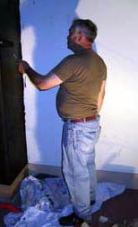 Dave Painting Wall.jpg (12360 bytes)